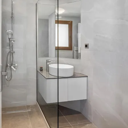 7 Minutes From Centre - Luxury 6br *